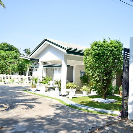 The Bamboo Tree Transit Hotel 카투나야크 외부 사진