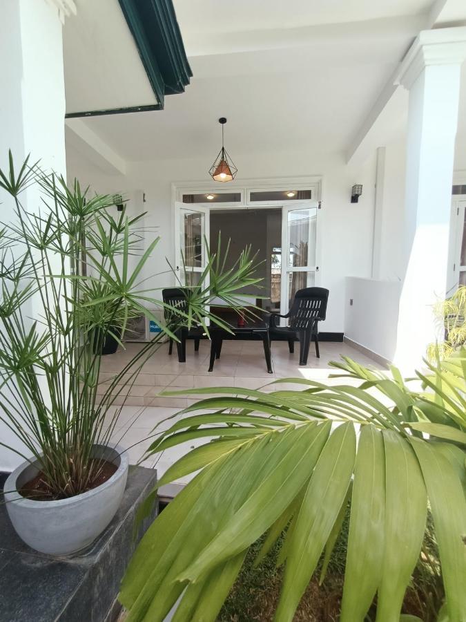 The Bamboo Tree Transit Hotel 카투나야크 외부 사진