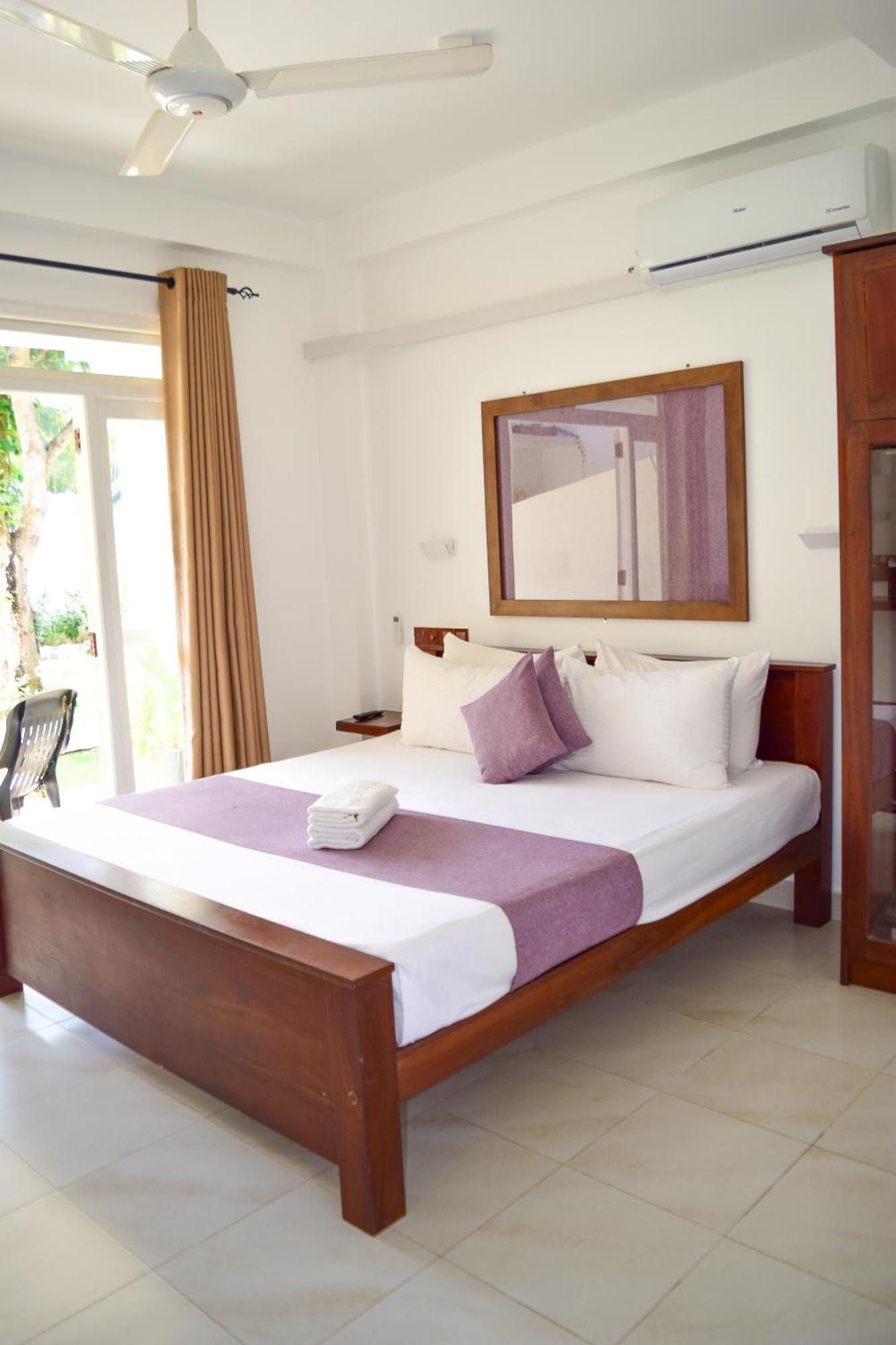 The Bamboo Tree Transit Hotel 카투나야크 외부 사진