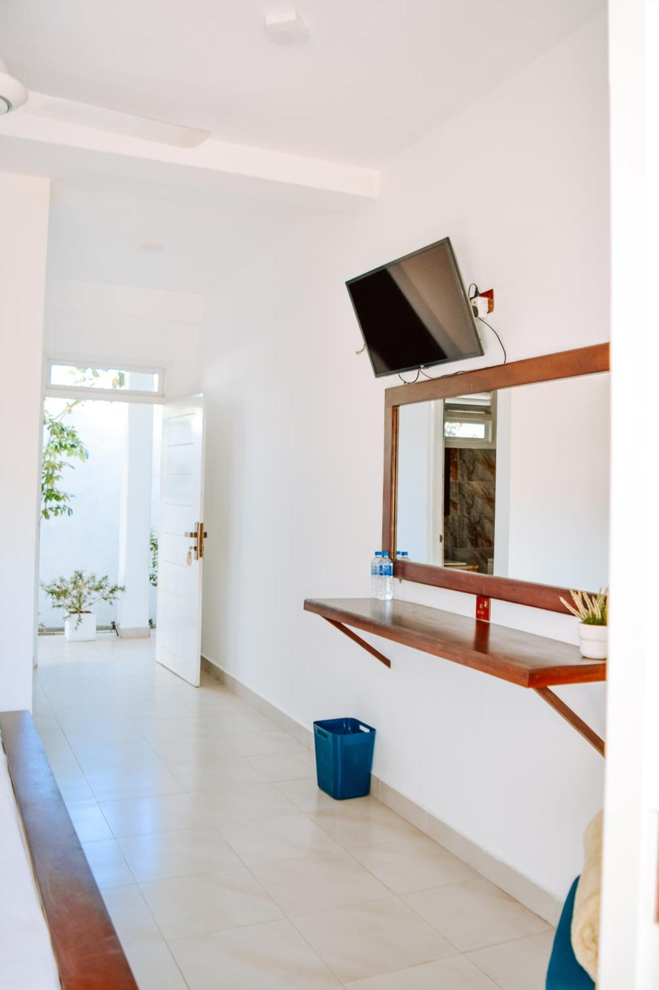 The Bamboo Tree Transit Hotel 카투나야크 외부 사진