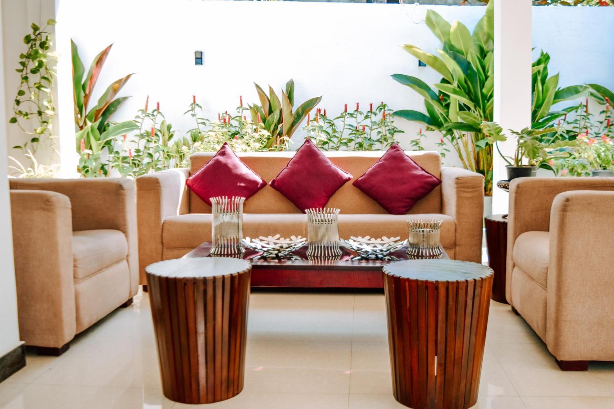 The Bamboo Tree Transit Hotel 카투나야크 외부 사진
