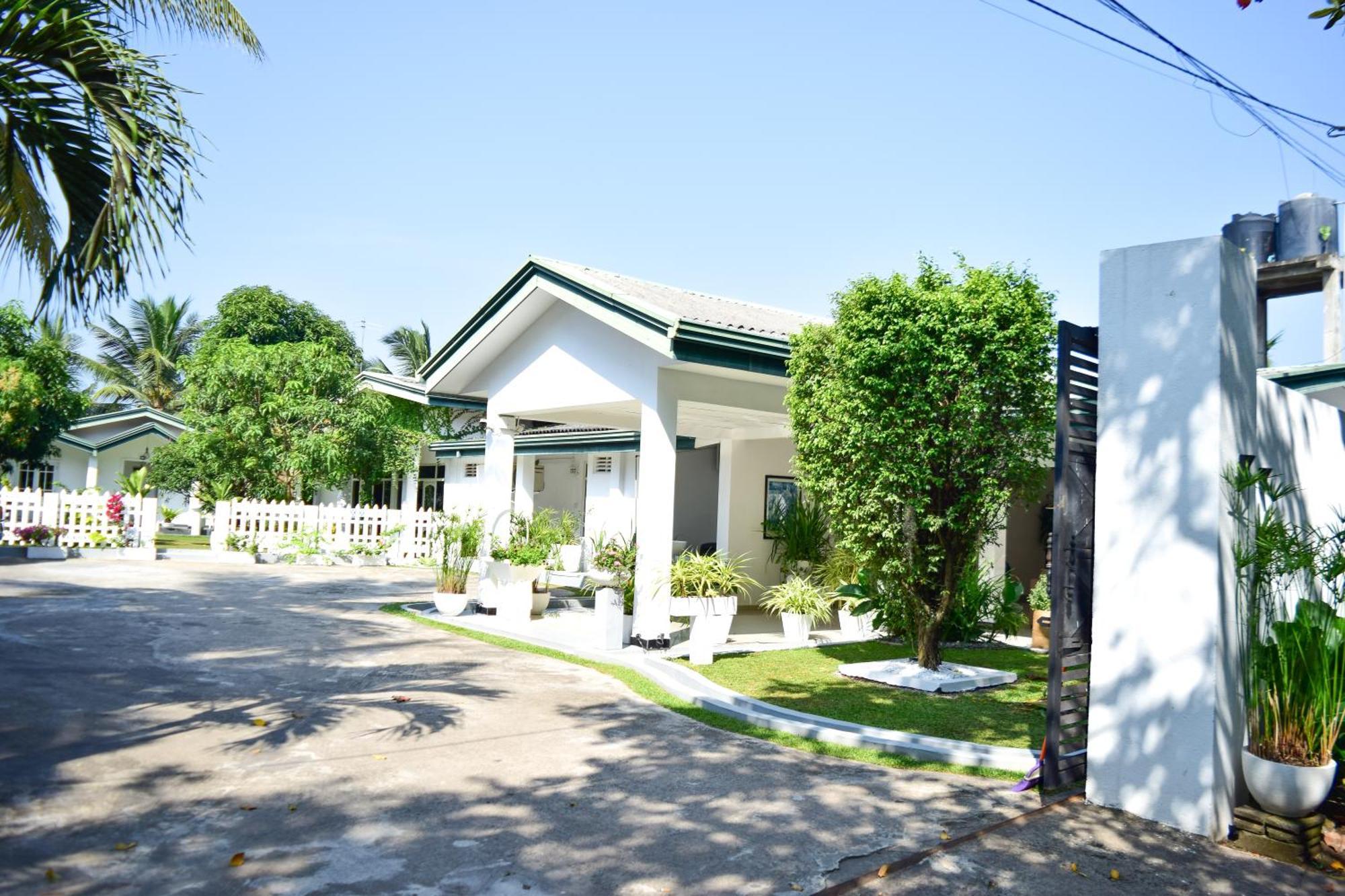 The Bamboo Tree Transit Hotel 카투나야크 외부 사진