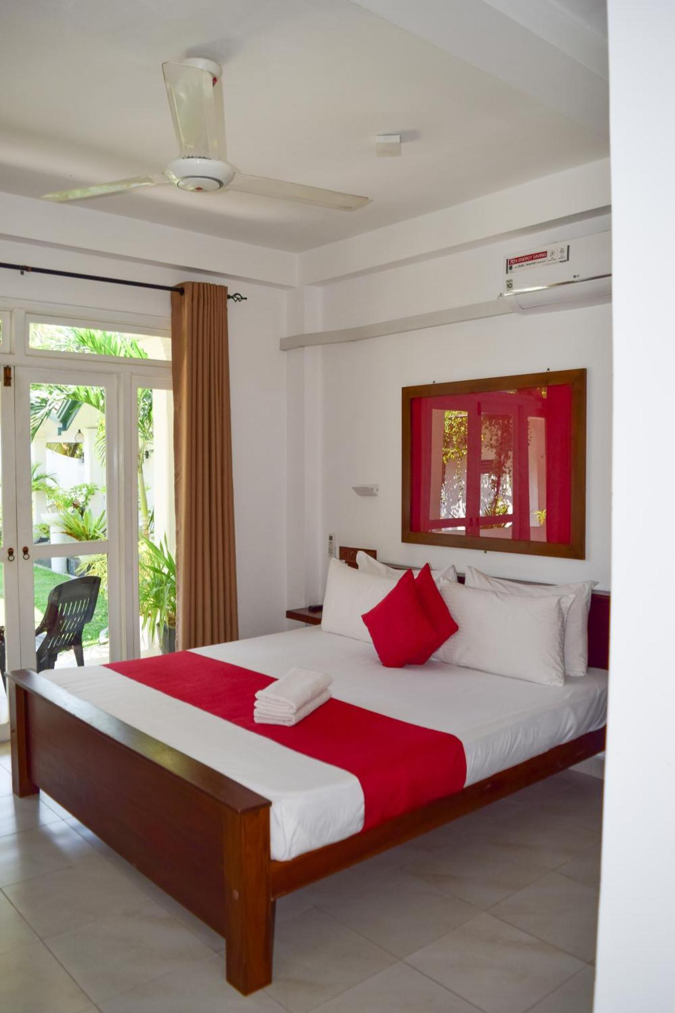 The Bamboo Tree Transit Hotel 카투나야크 외부 사진