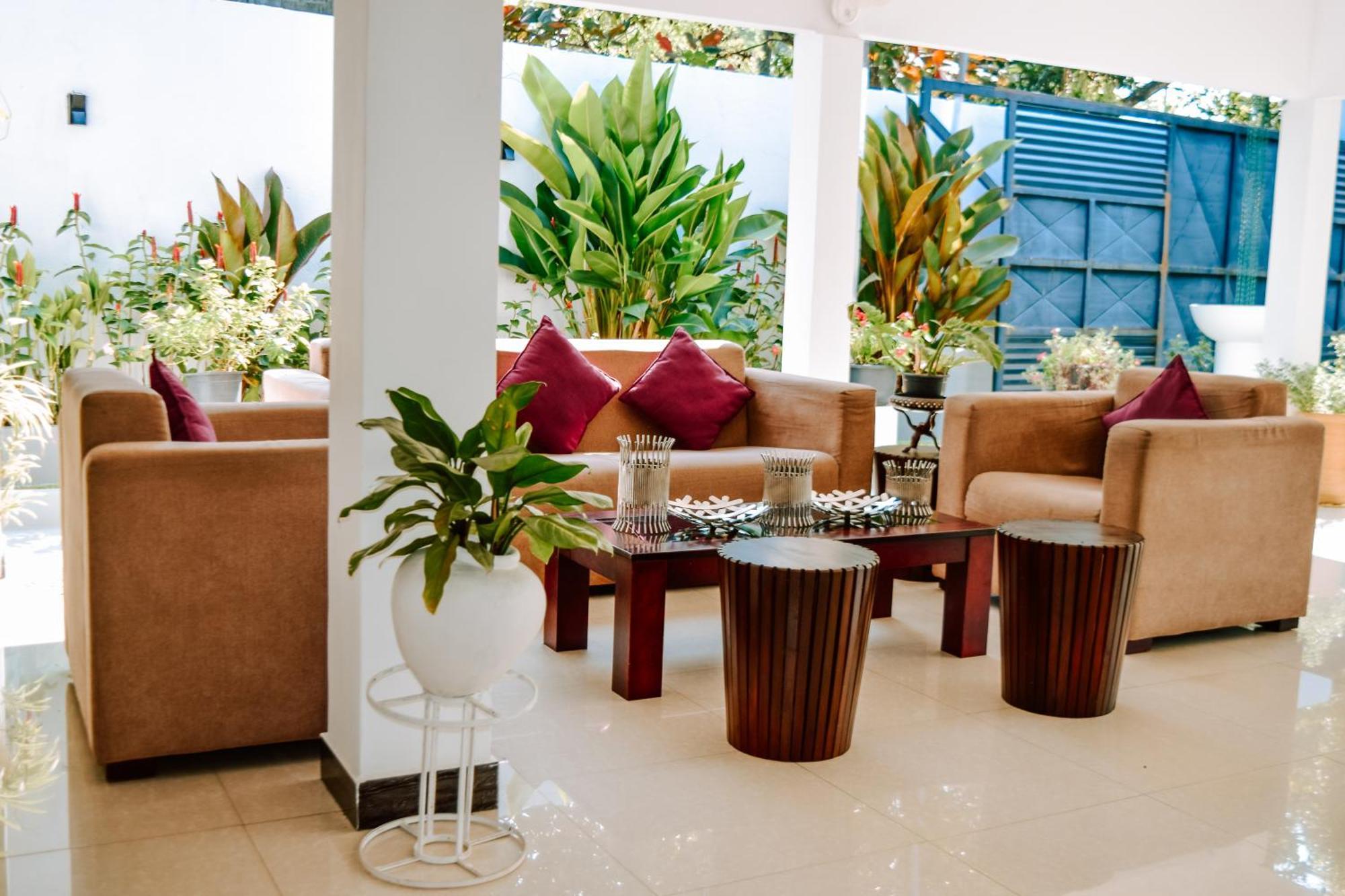 The Bamboo Tree Transit Hotel 카투나야크 외부 사진
