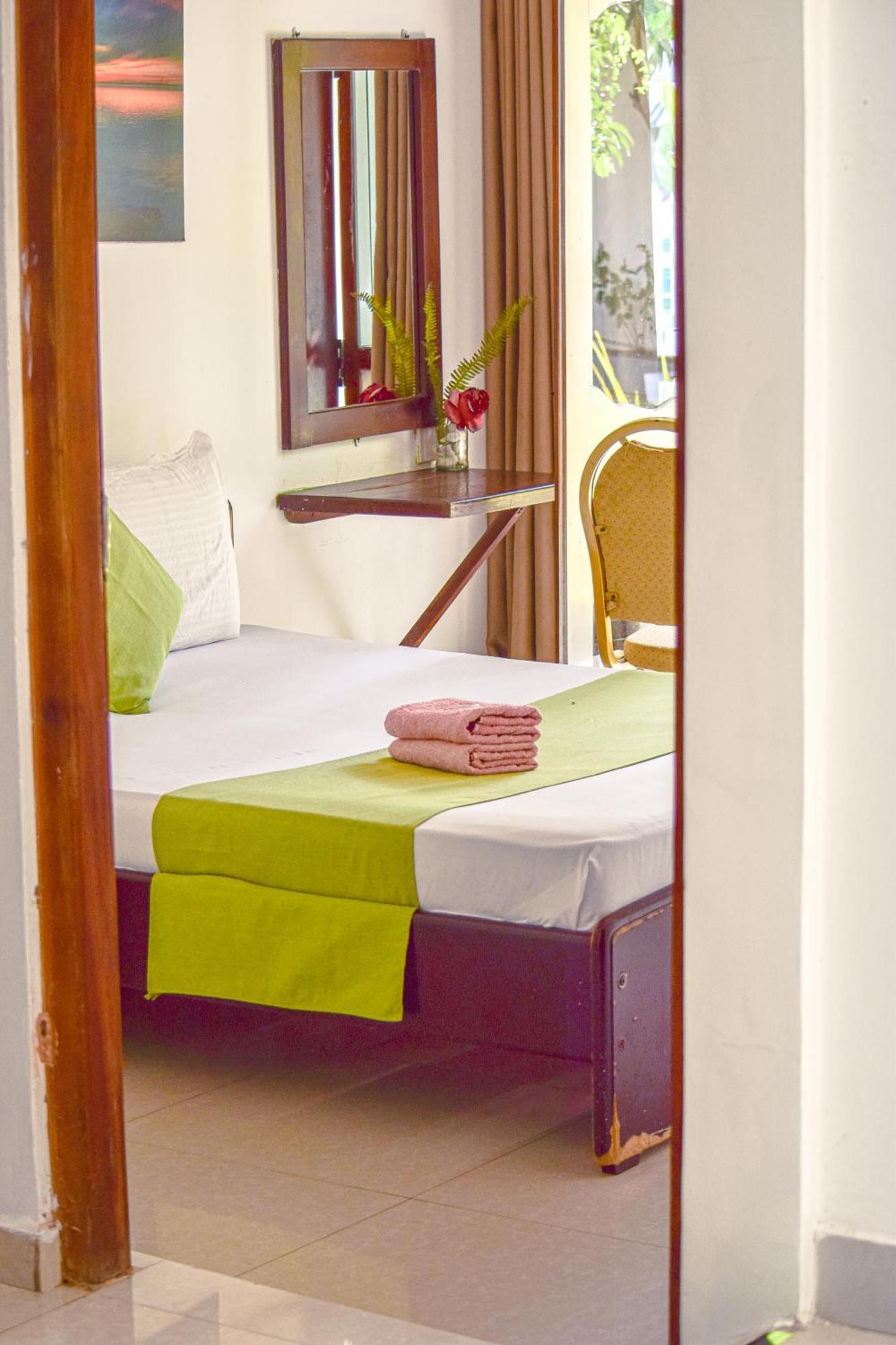 The Bamboo Tree Transit Hotel 카투나야크 외부 사진